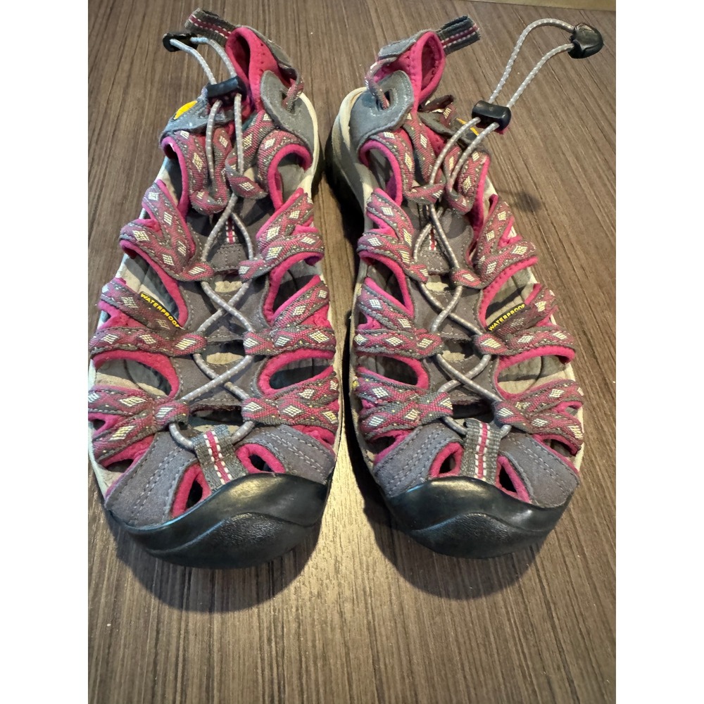 Keen Whisper Womens 8.5 Hiking Water Sandals Grey Beet Red Waterproof 1014204